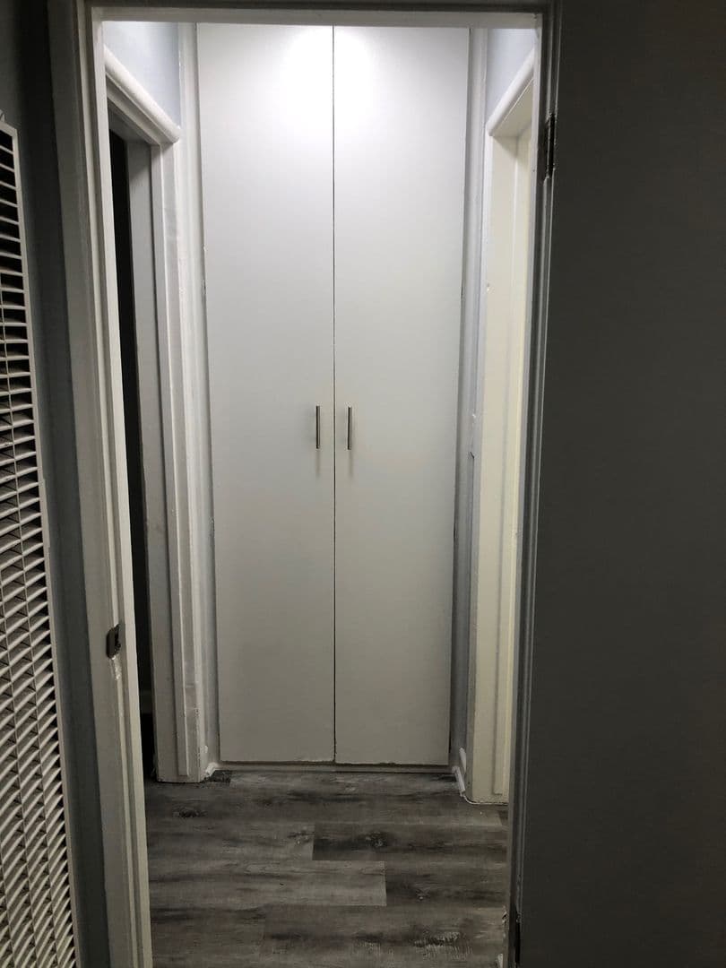 Los Angeles Apartment: 4847 W. Slauson Ave