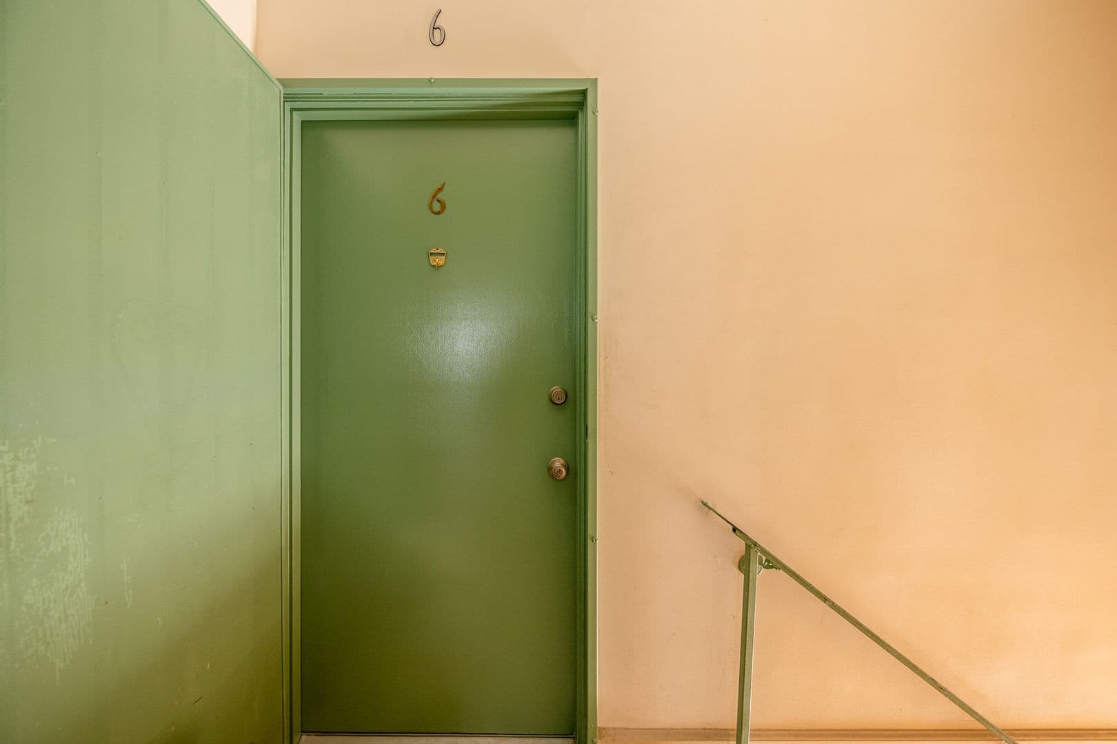 Los Angeles Apartment: 1339 S Ogden Dr