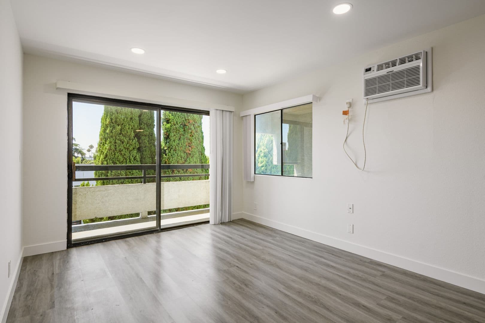 Los Angeles Apartment: 5533 Barton Ave