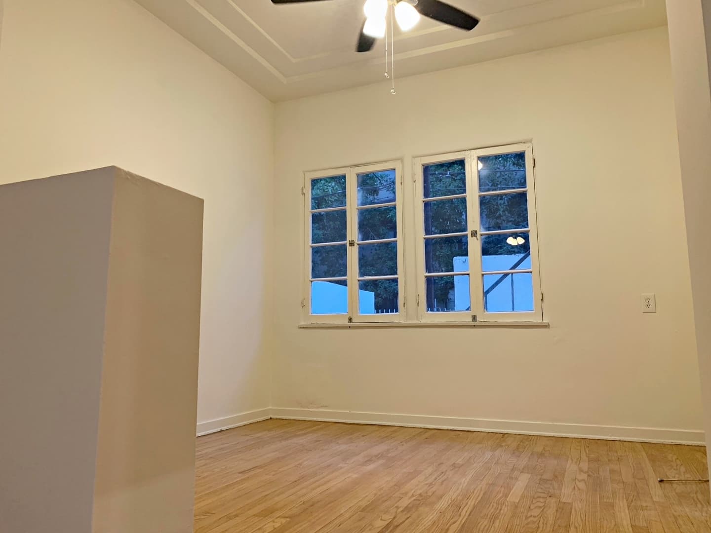 Los Angeles Apartment: 909 S Serrano Ave