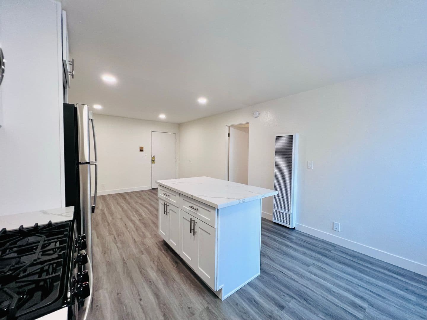 Van Nuys Apartment: 6861 Sepulveda Blvd