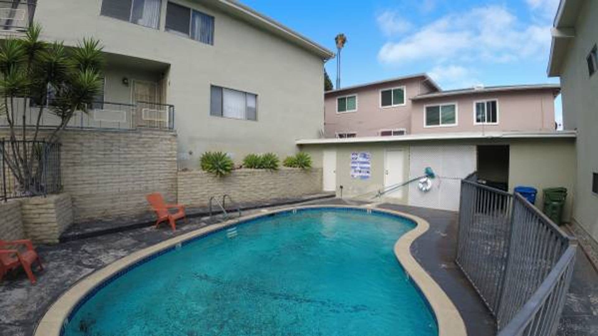 Los Angeles Apartment: 4215 Don Tomaso Dr