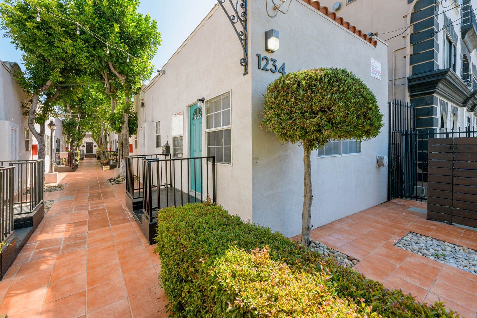 Los Angeles Apartment: 1234 N Berendo St