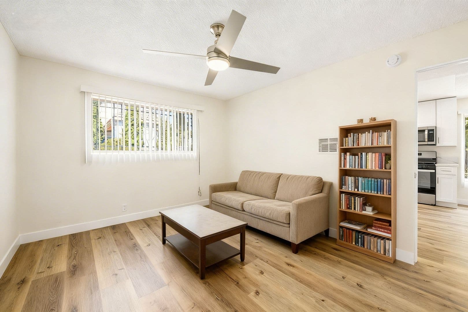 Van Nuys Apartment: 6861 Sepulveda Blvd