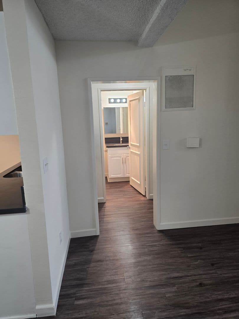 Los Angeles Apartment: 9801 Tabor Street