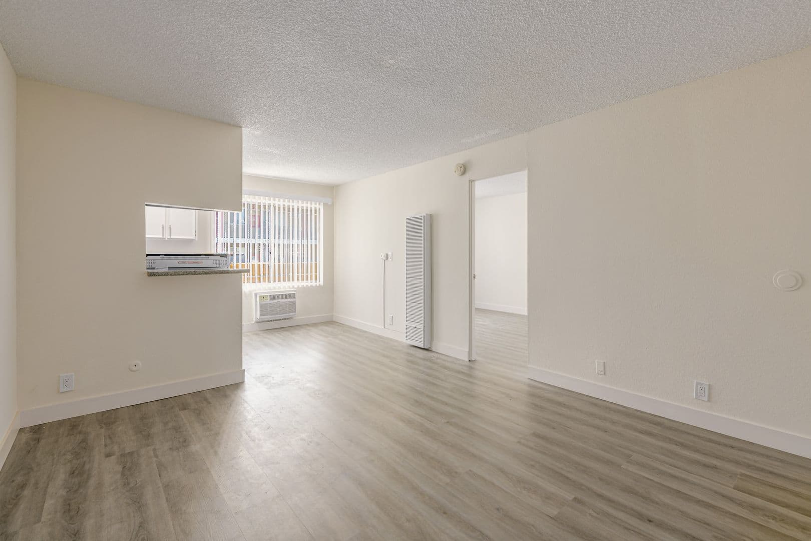 Van Nuys Apartment: 6861 Sepulveda Blvd