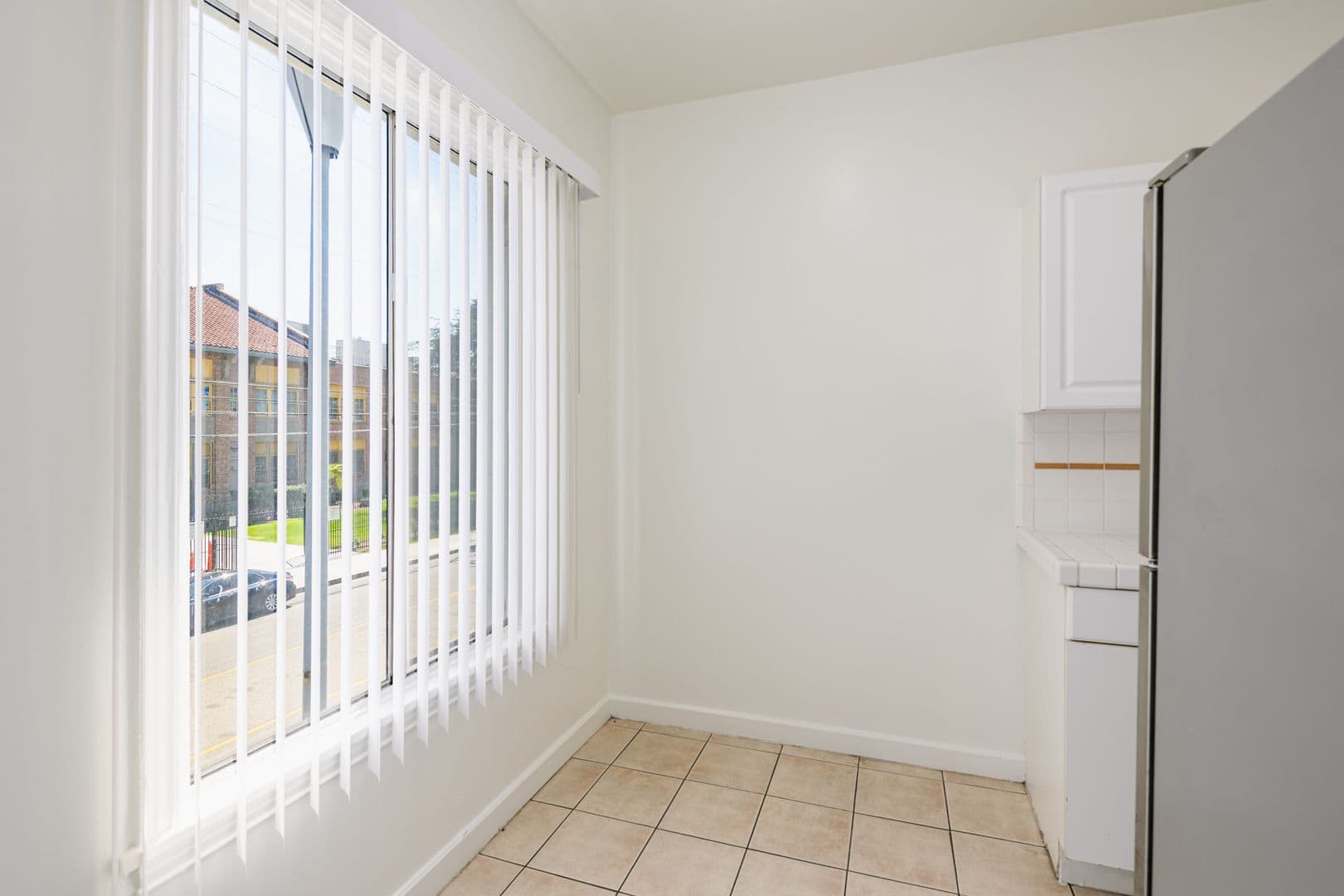 Los Angeles Apartment: 1317 N Bronson Ave