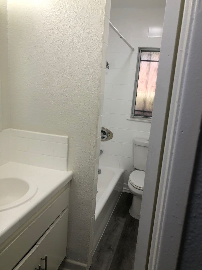 Los Angeles Apartment: 4847 W. Slauson Ave
