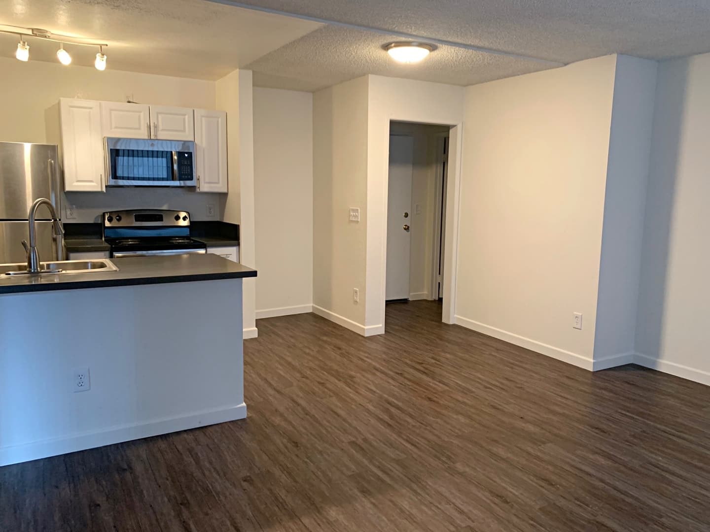 Los Angeles Apartment: 4124 Eagle Rock Blvd