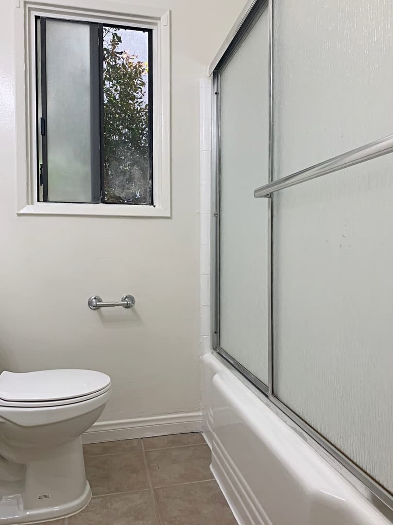 Los Angeles Apartment: 2589 S. Sepulveda Blvd