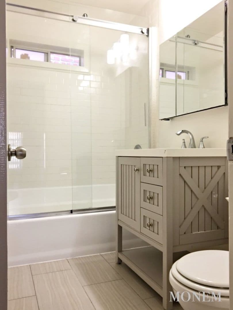 Los Angeles Apartment: 2001 N Beachwood Dr
