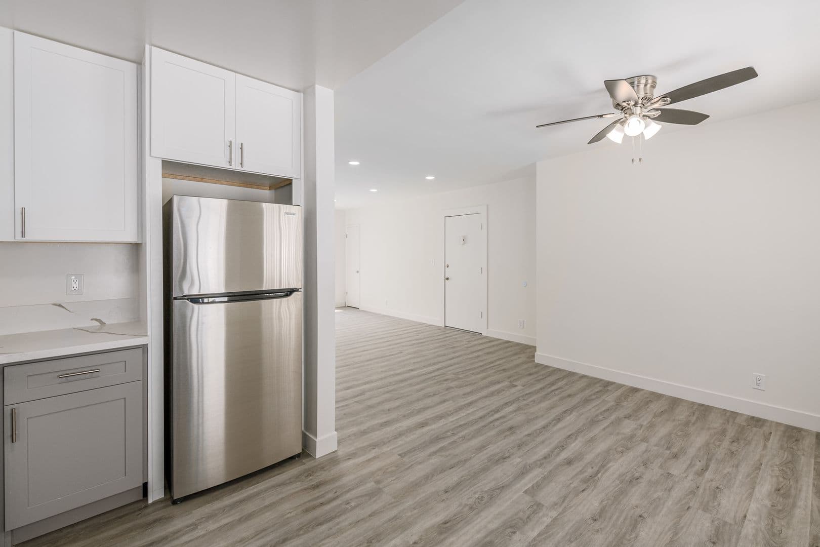 Los Angeles Apartment: 1339 S Ogden Dr