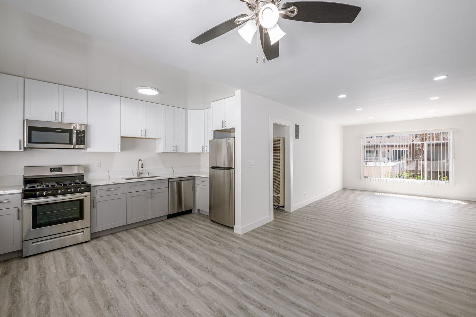Los Angeles Apartment: 1339 S Ogden Dr