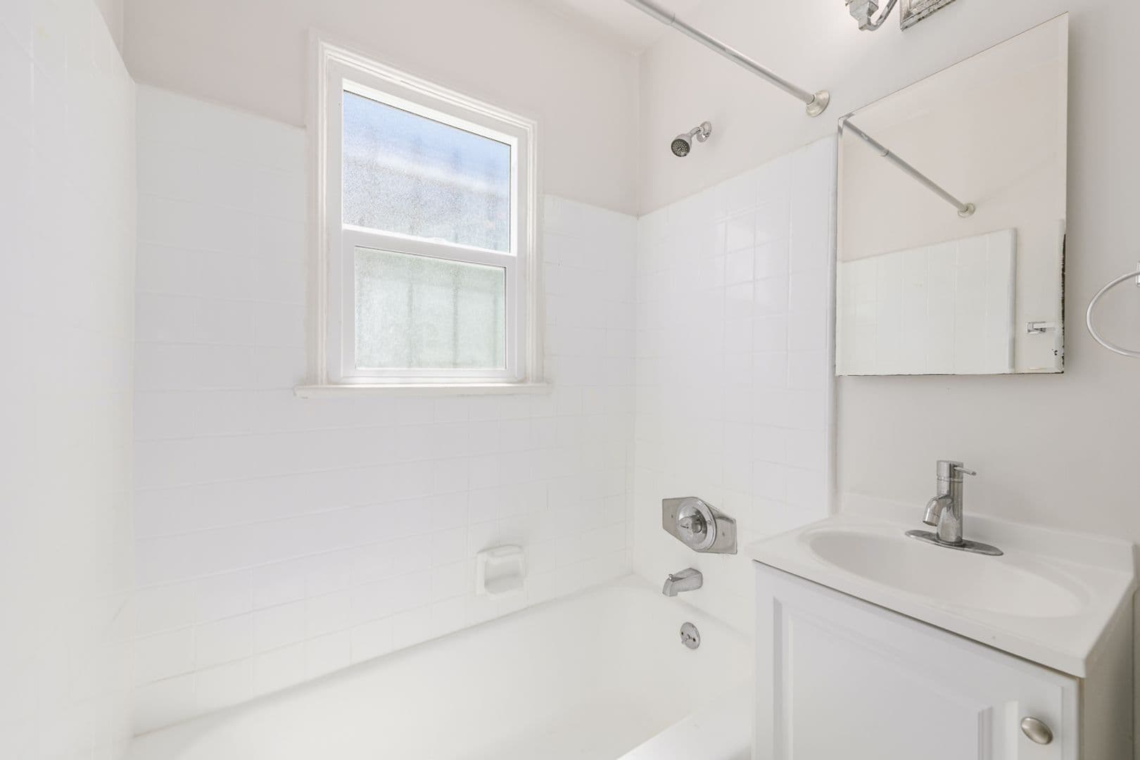 Los Angeles Apartment: 1249 N Edgemont Street