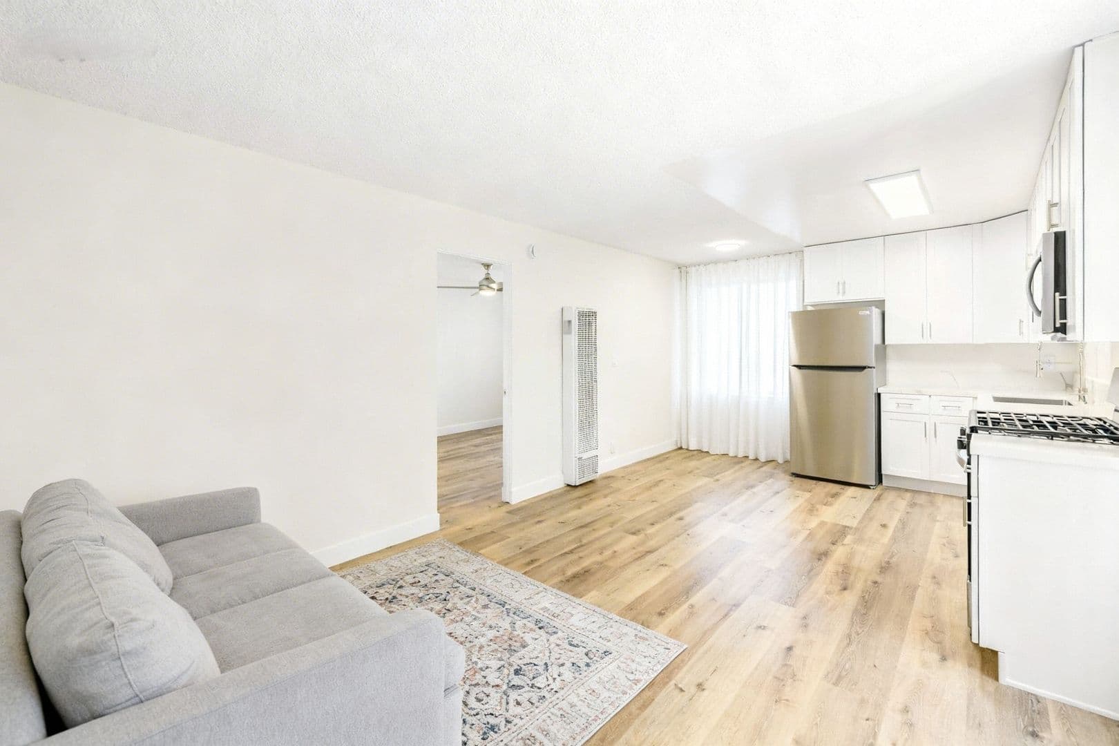 Van Nuys Apartment: 6861 Sepulveda Blvd