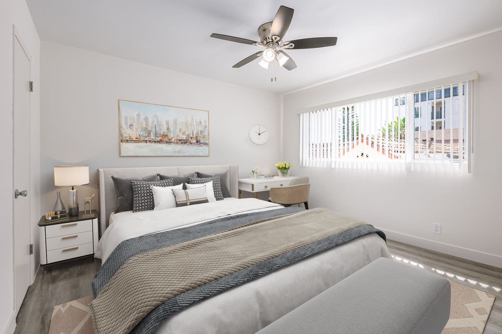 Los Angeles Apartment: 1339 S Ogden Dr