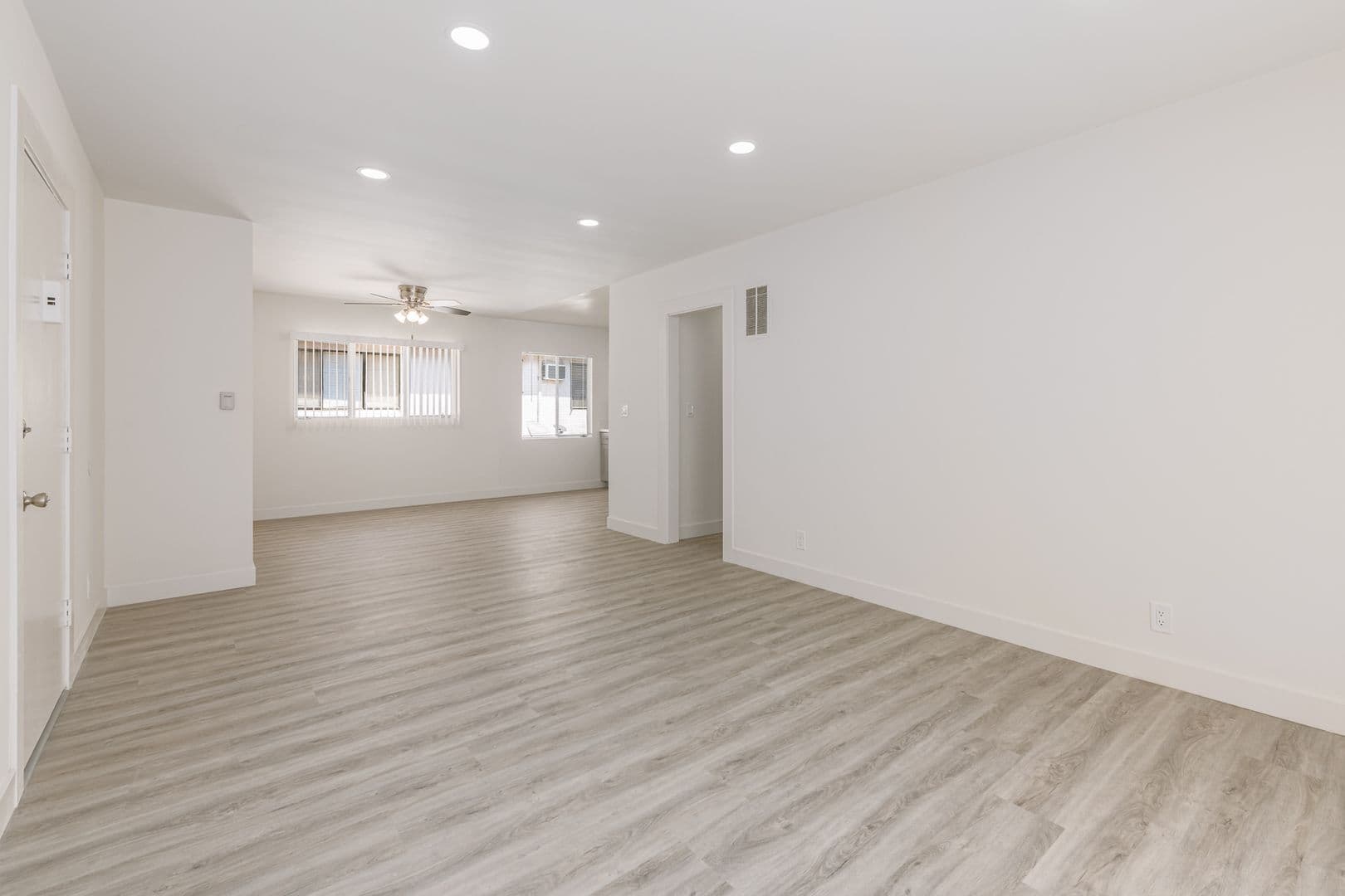 Los Angeles Apartment: 1339 S Ogden Dr