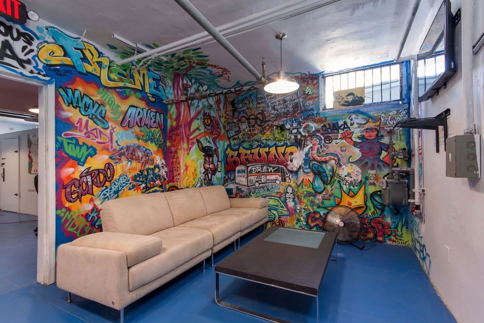 Los Angeles Apartment: 412 S Lake Street