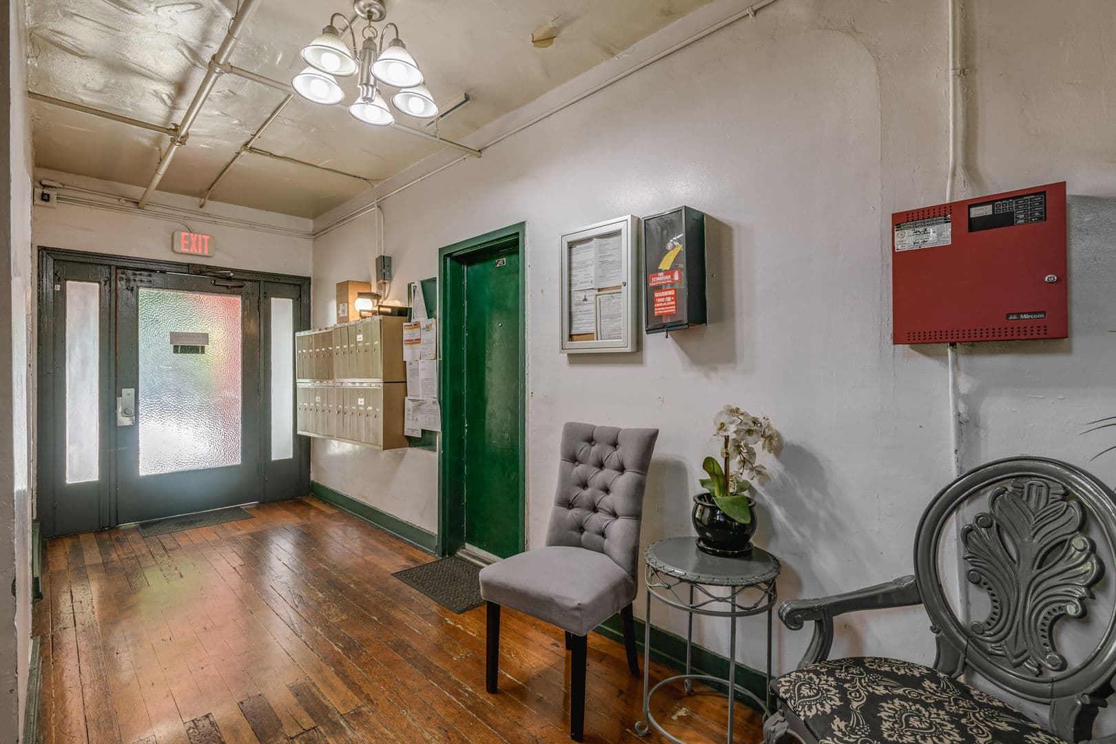 Los Angeles Apartment: 1623 N Mariposa Ave