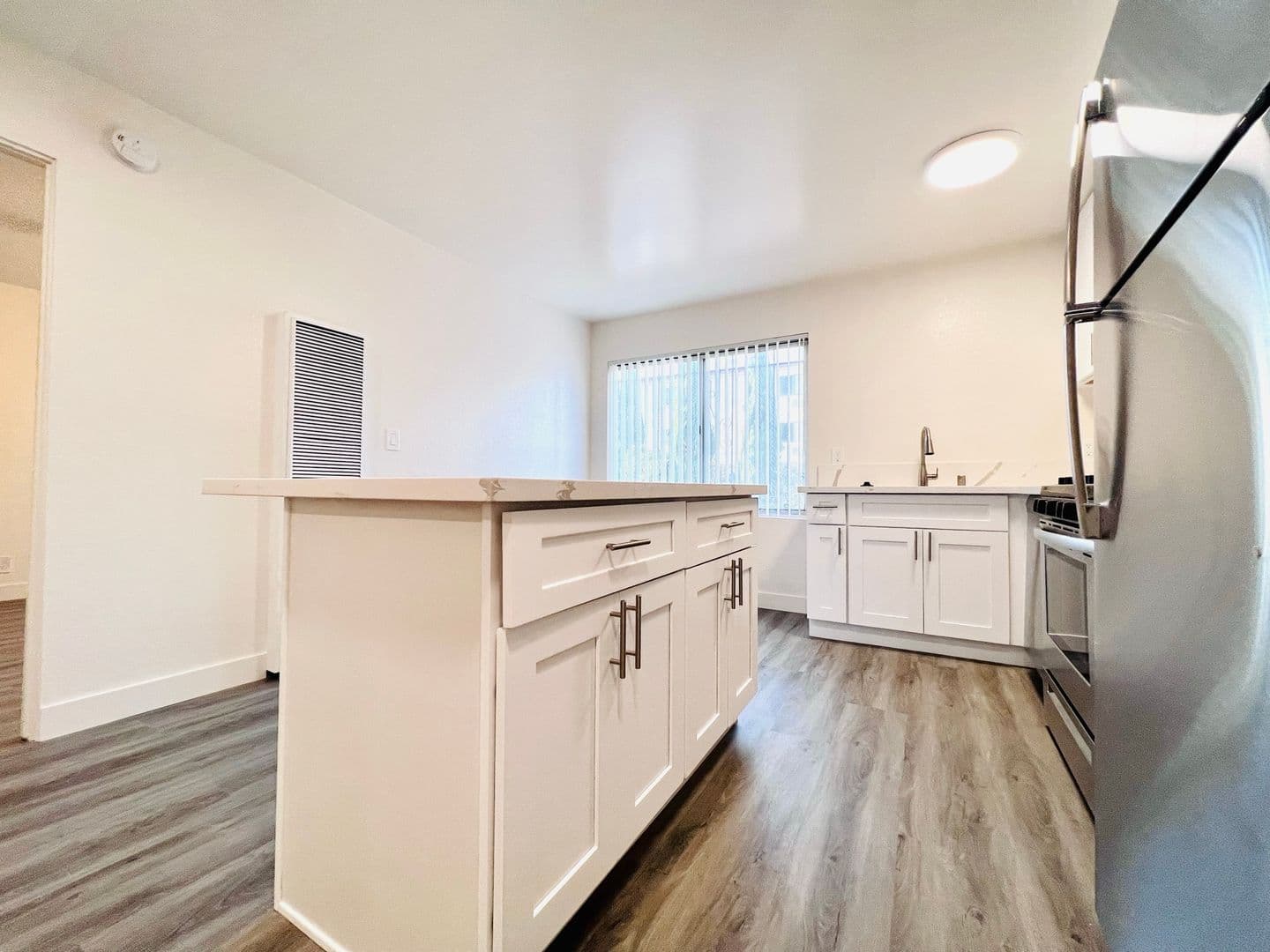 Van Nuys Apartment: 6861 Sepulveda Blvd