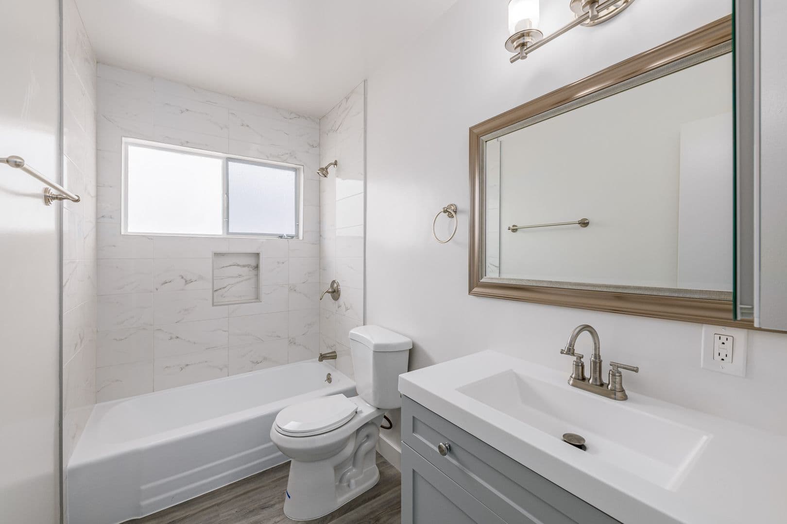 Los Angeles Apartment: 1339 S Ogden Dr