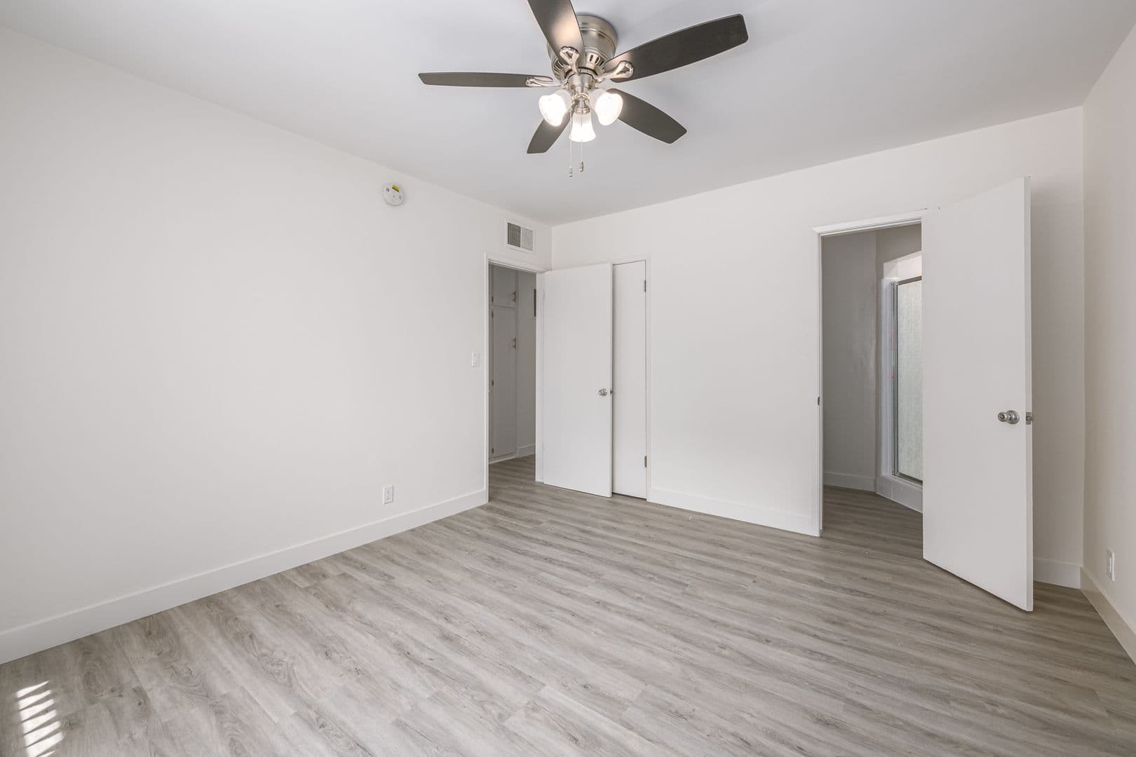 Los Angeles Apartment: 1339 S Ogden Dr