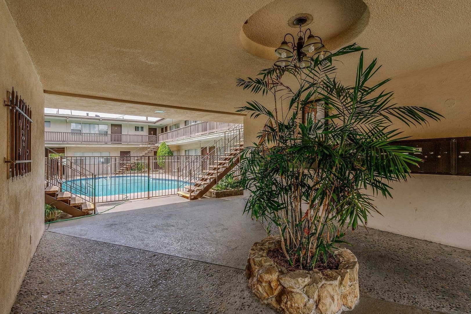 Los Angeles Apartment: 1033 S Westlake Ave