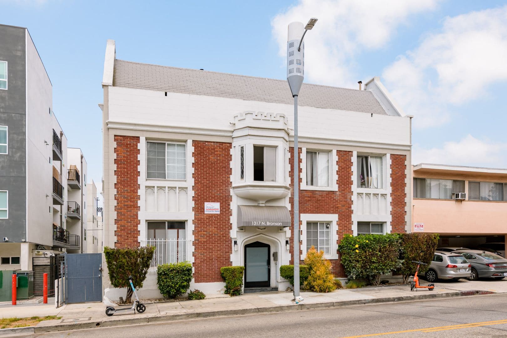 Los Angeles Apartment: 1317 N Bronson Ave