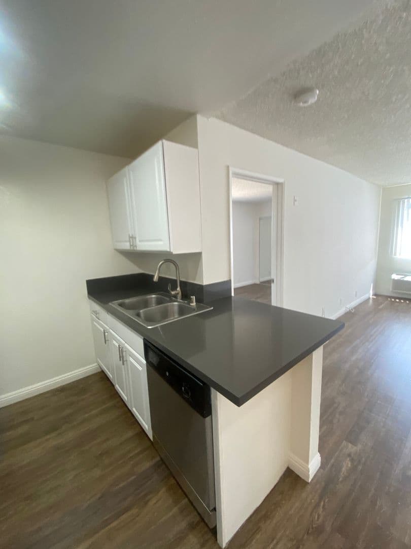 Los Angeles Apartment: 4124 Eagle Rock Blvd