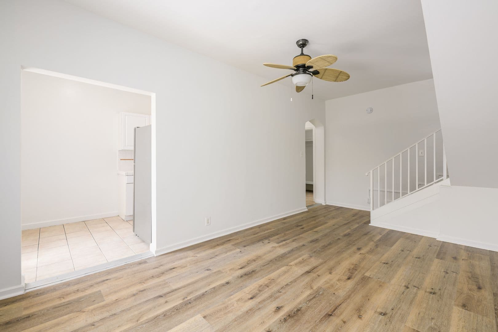 Los Angeles Apartment: 1317 N Bronson Ave