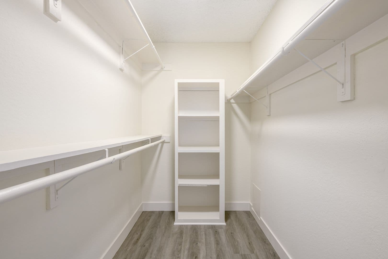 Van Nuys Apartment: 6861 Sepulveda Blvd