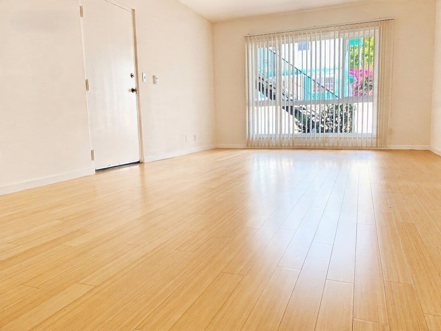 Los Angeles Apartment: 1851 Winona Blvd (Chatelet)