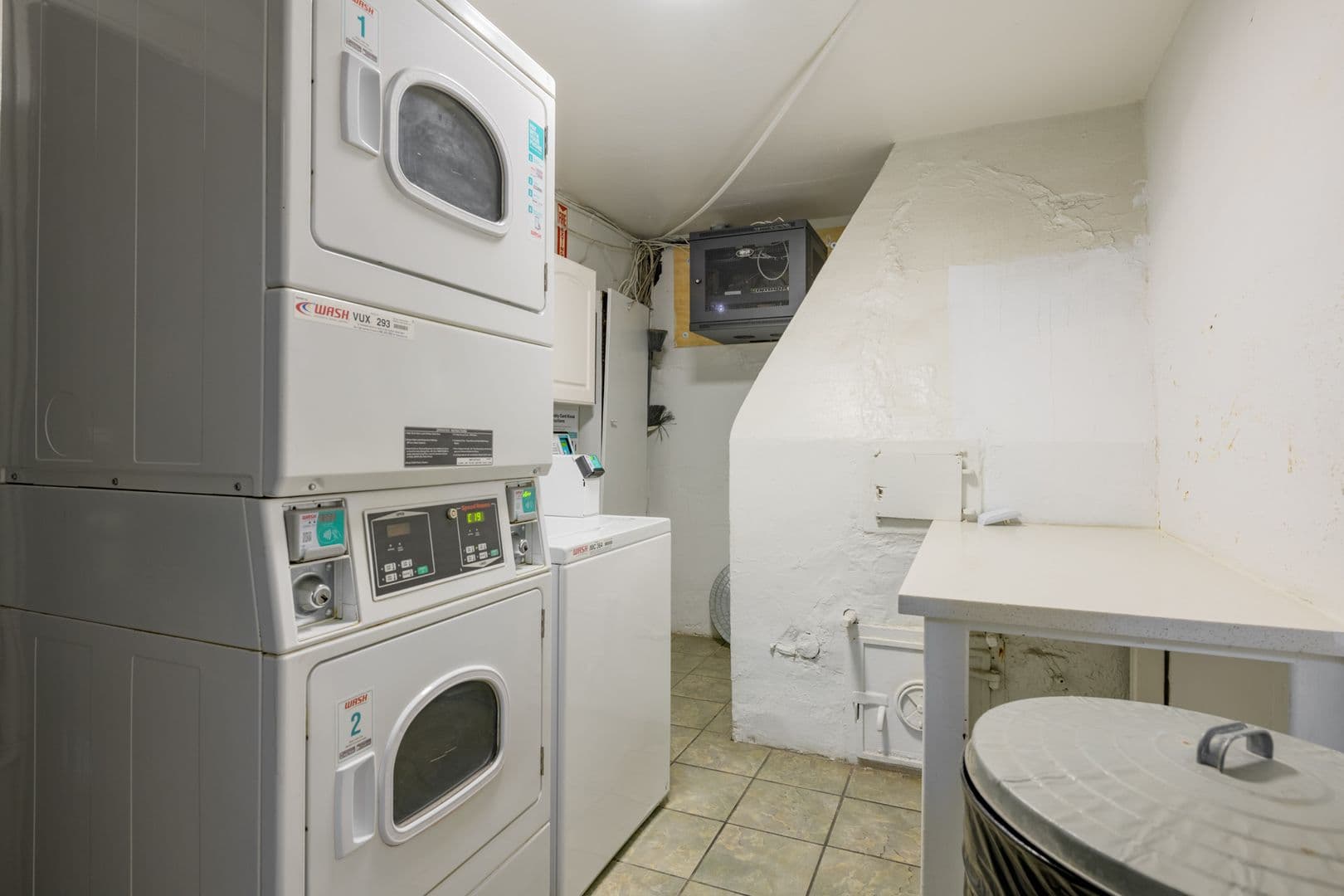 Los Angeles Apartment: 1317 N Bronson Ave