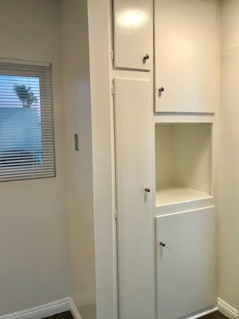 Hawthorne Apartment: 4050 W El Segundo Blvd