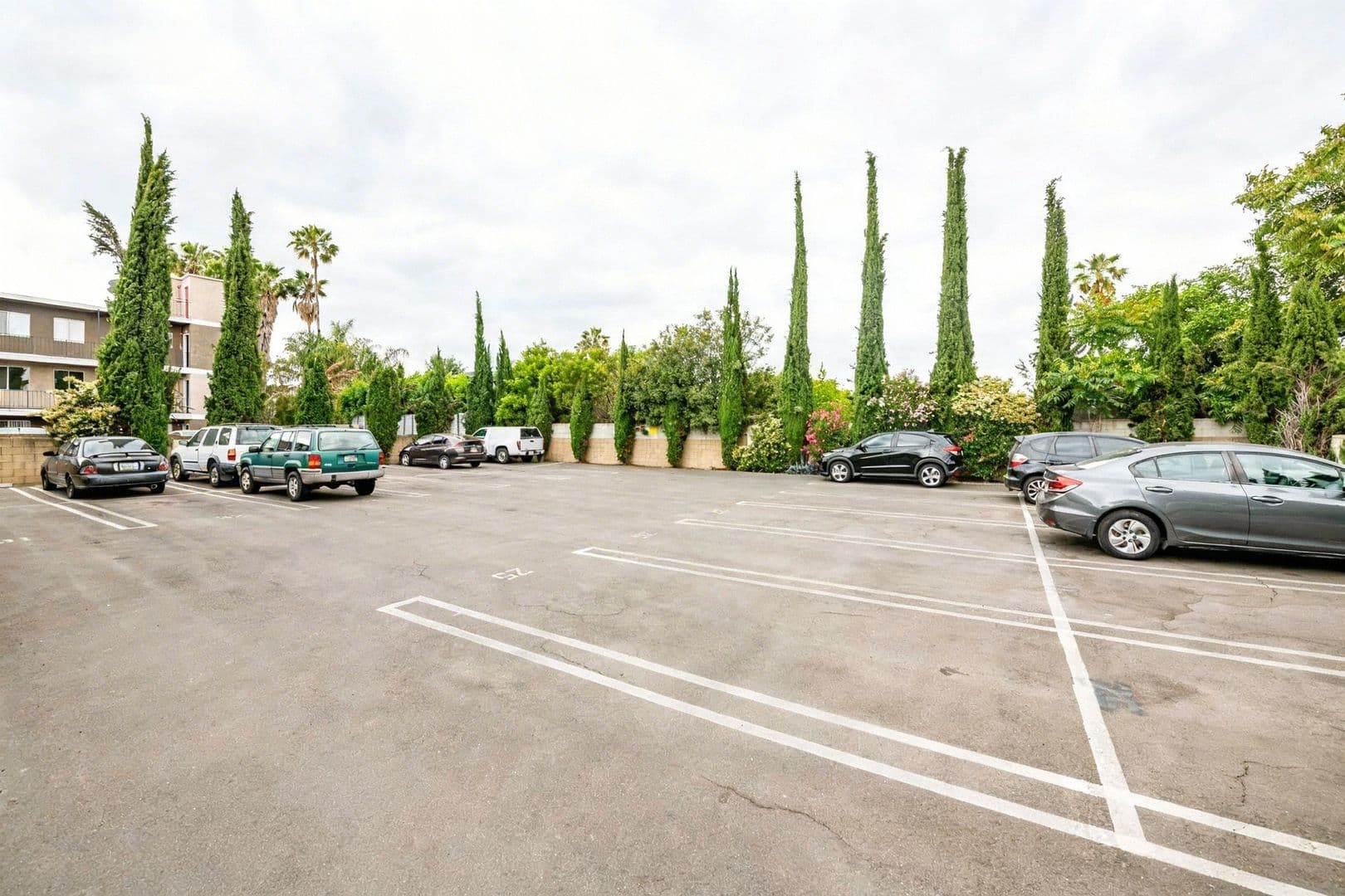 Van Nuys Apartment: 6861 Sepulveda Blvd
