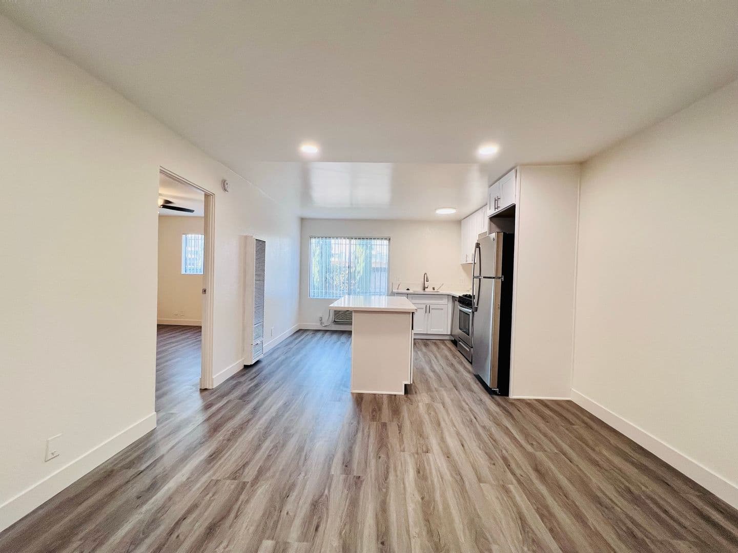 Van Nuys Apartment: 6861 Sepulveda Blvd