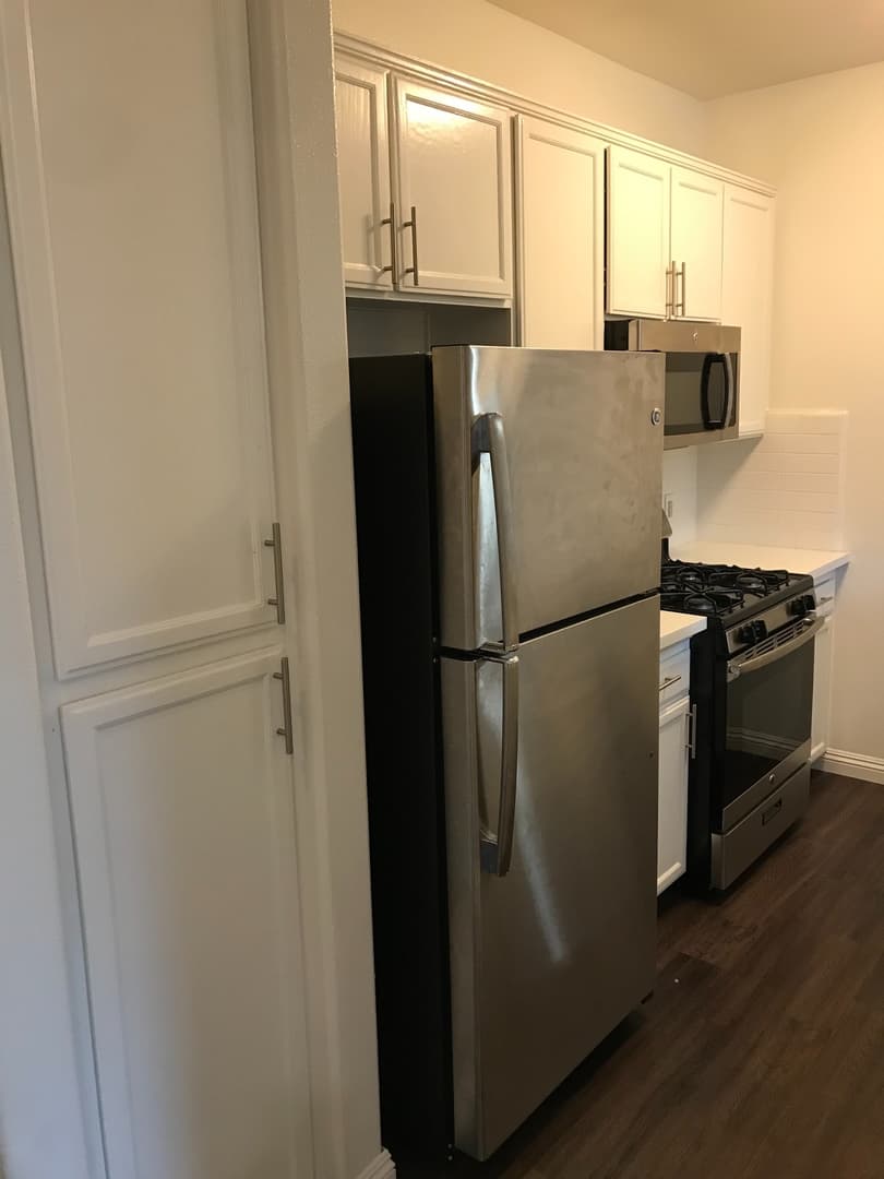 Los Angeles Apartment: 251 Robinson Street