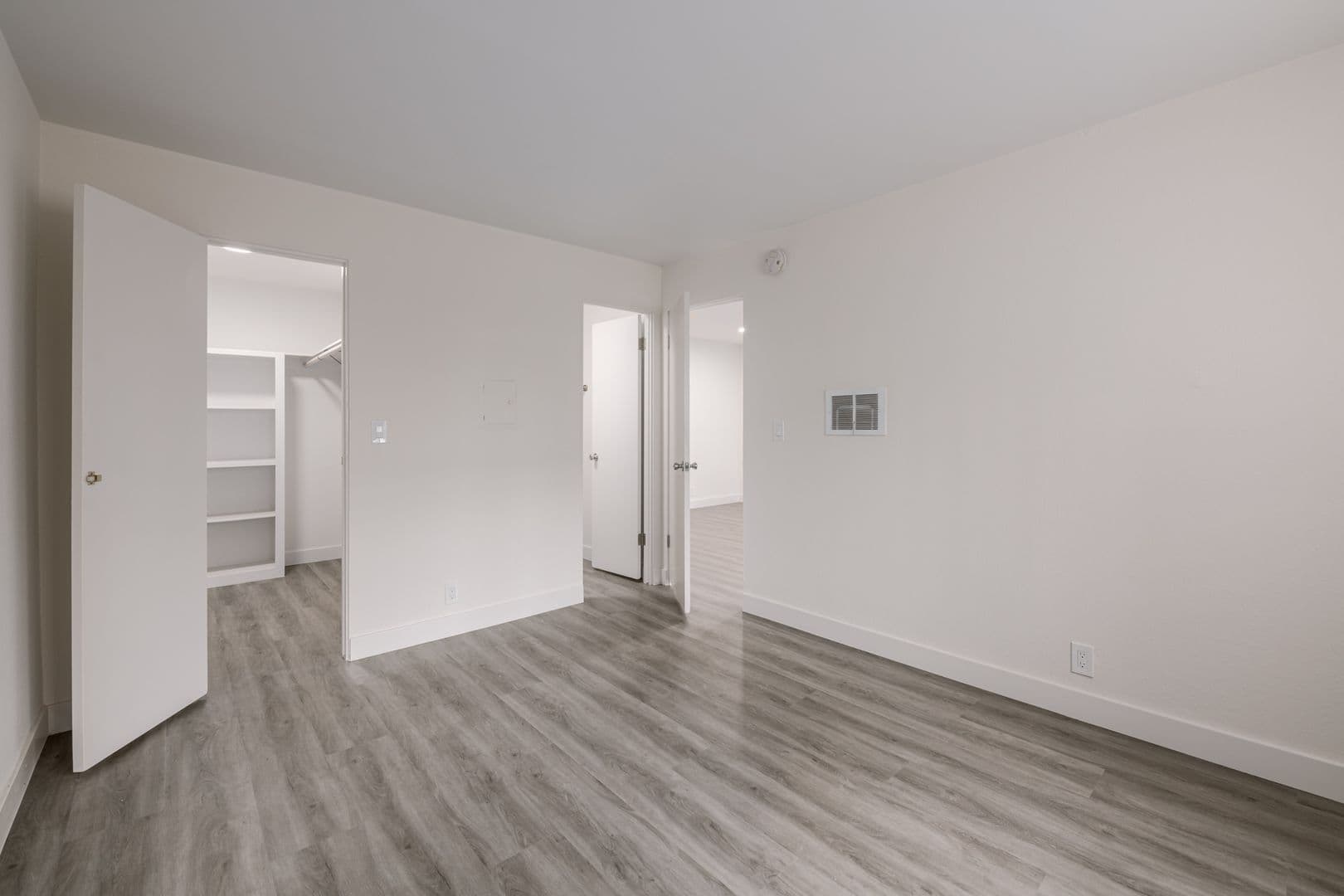 Van Nuys Apartment: 6861 Sepulveda Blvd