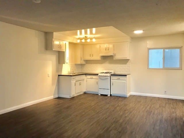 Hawthorne Apartment: 4050 W El Segundo Blvd