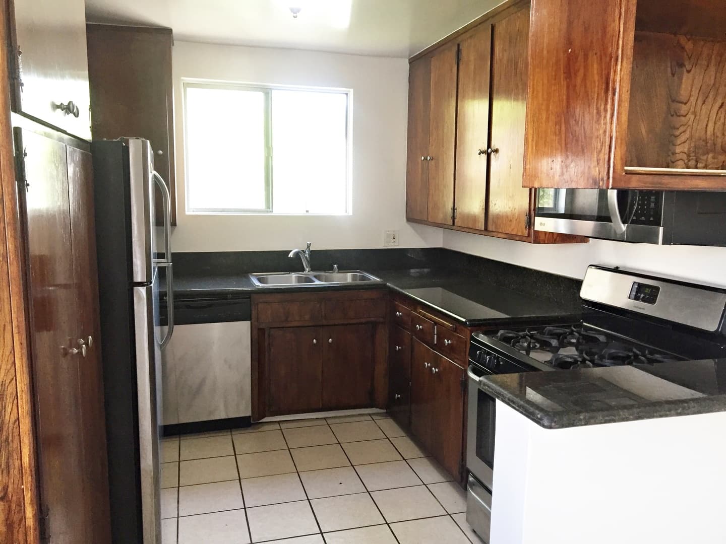 Los Angeles Apartment: 933 N Wilcox Ave