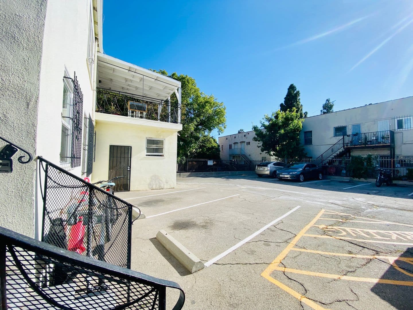 Los Angeles Apartment: 1249 N Edgemont Street