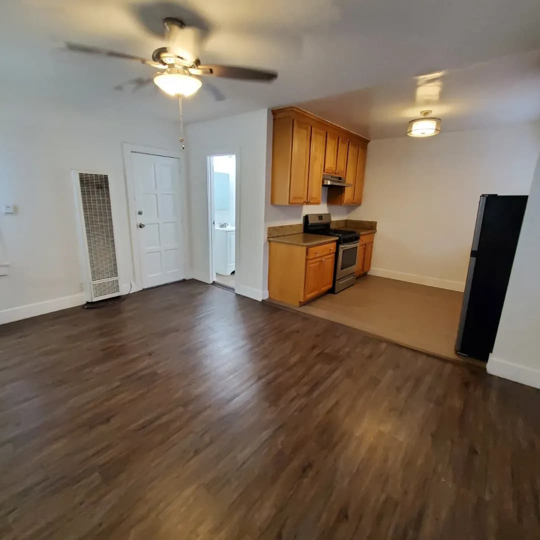 Los Angeles Apartment: 5414 Fountain Ave