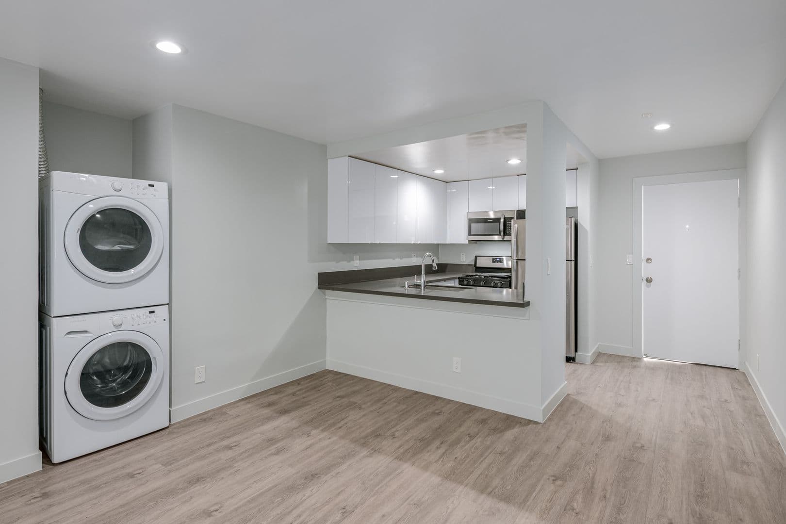 Los Angeles Apartment: 1535 N Kenmore Ave