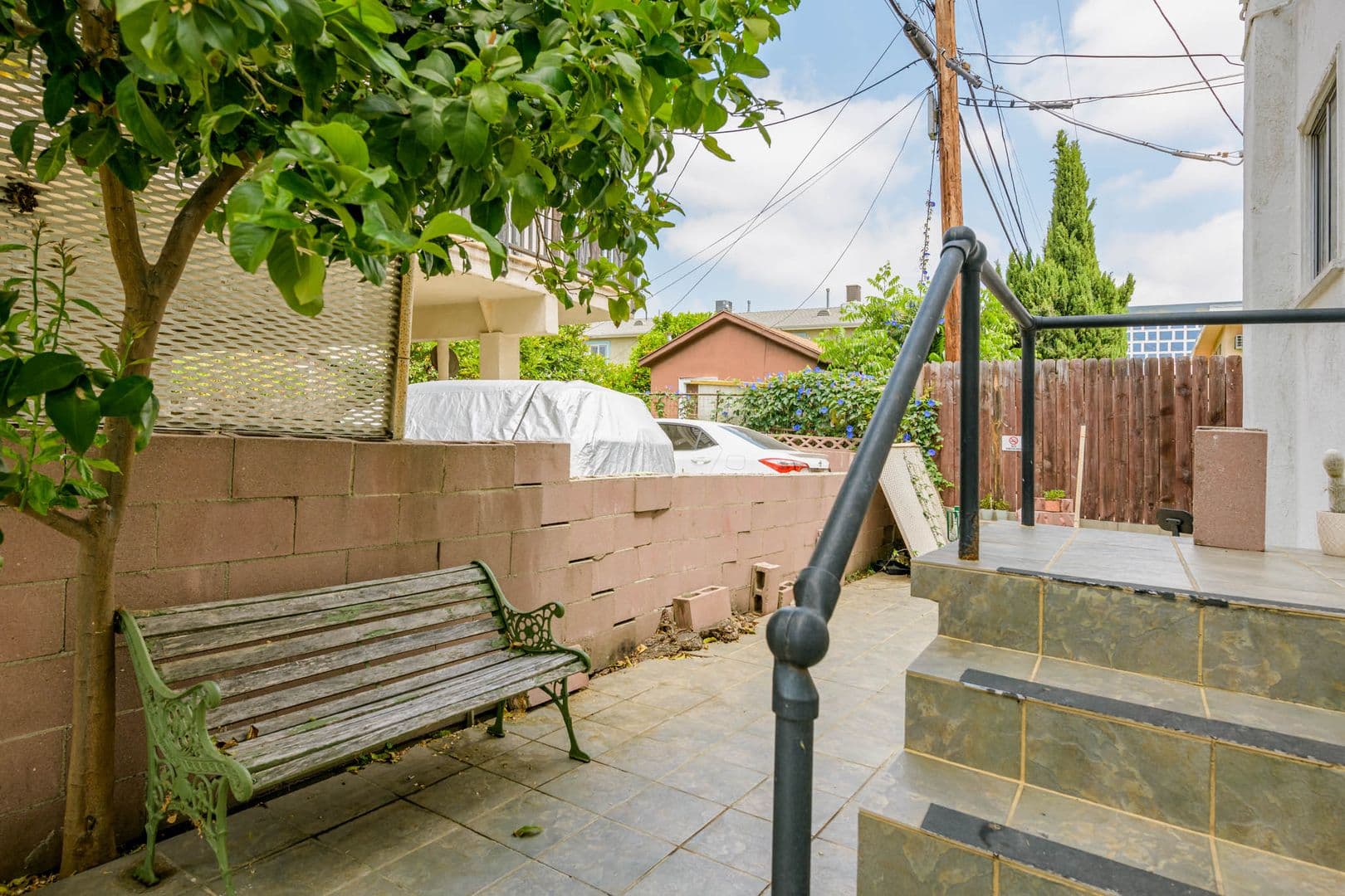 Los Angeles Apartment: 1317 N Bronson Ave