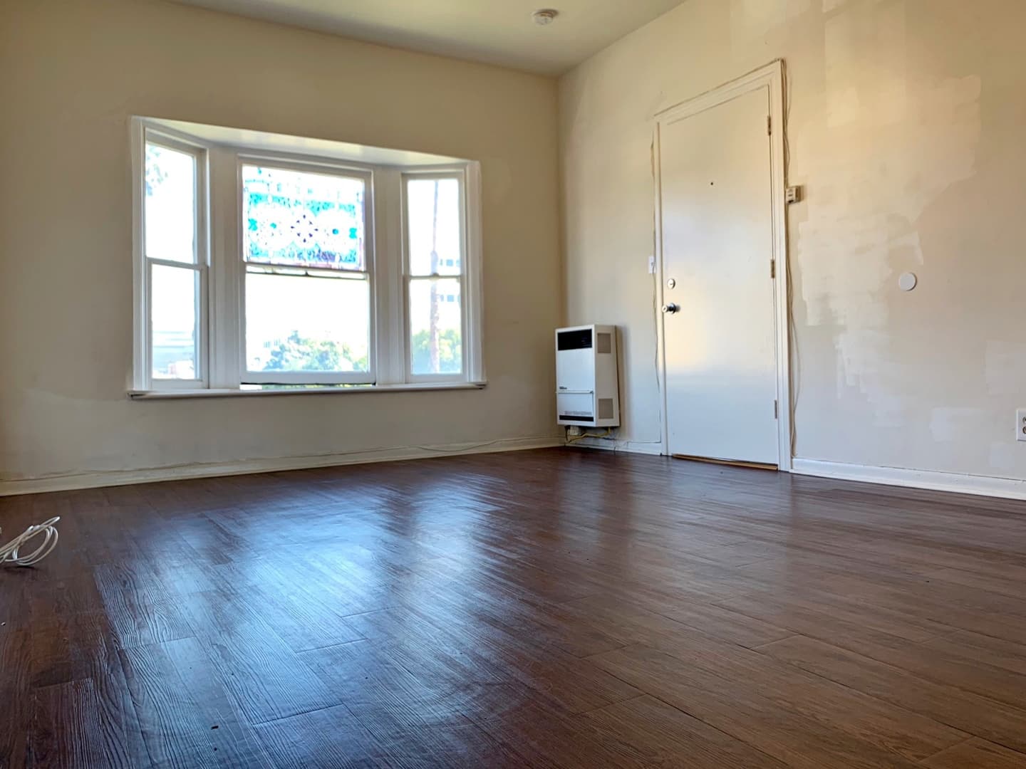 Los Angeles Apartment: 1525 Cassil Place