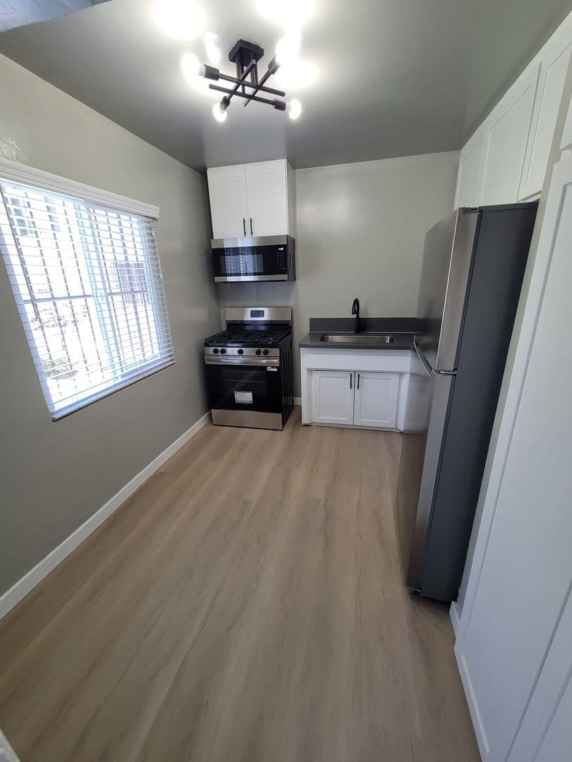 Los Angeles Apartment: 4066 Coco Ave