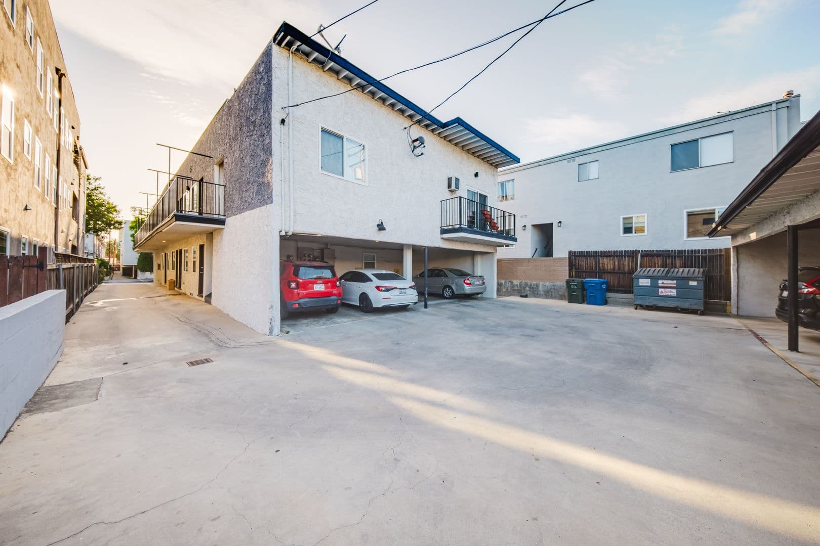 West Hollywood Apartment: 1136 N Ogden Dr