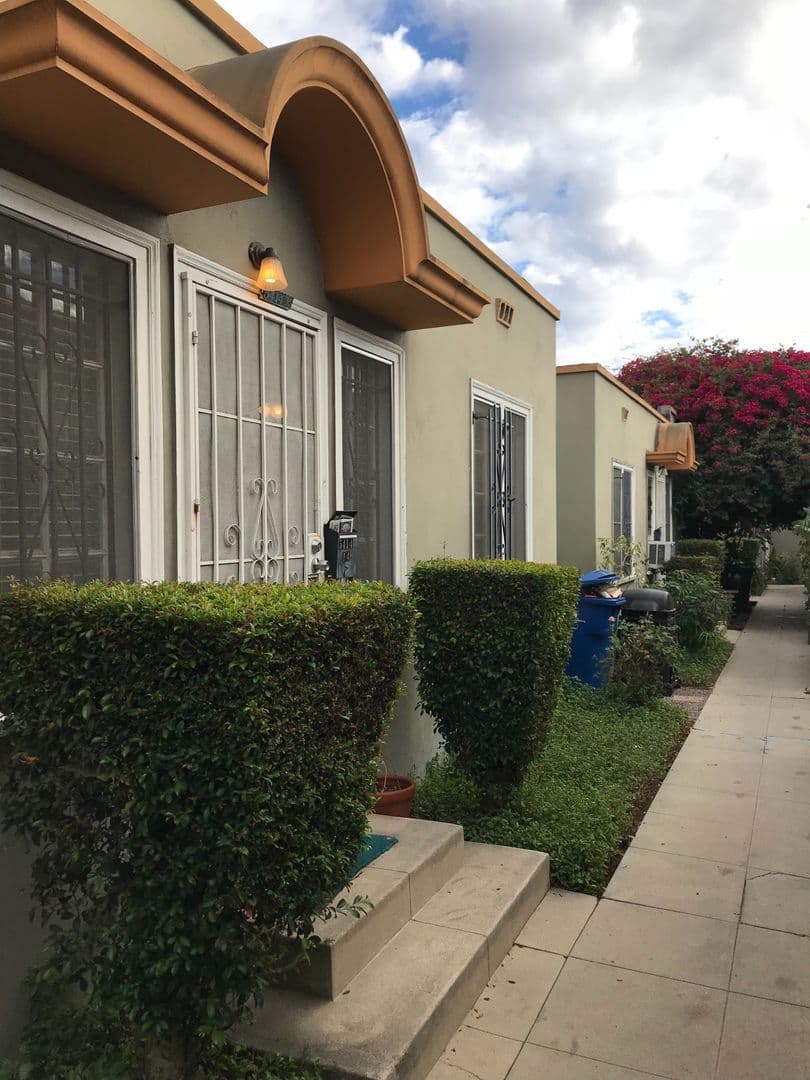 Los Angeles Apartment: 5414 Fountain Ave