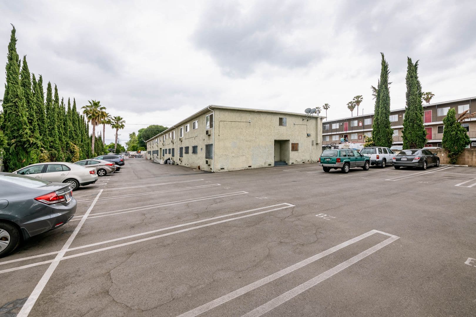 Van Nuys Apartment: 6861 Sepulveda Blvd