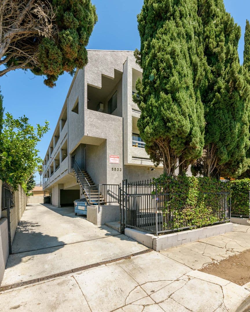 Los Angeles Apartment: 5533 Barton Ave